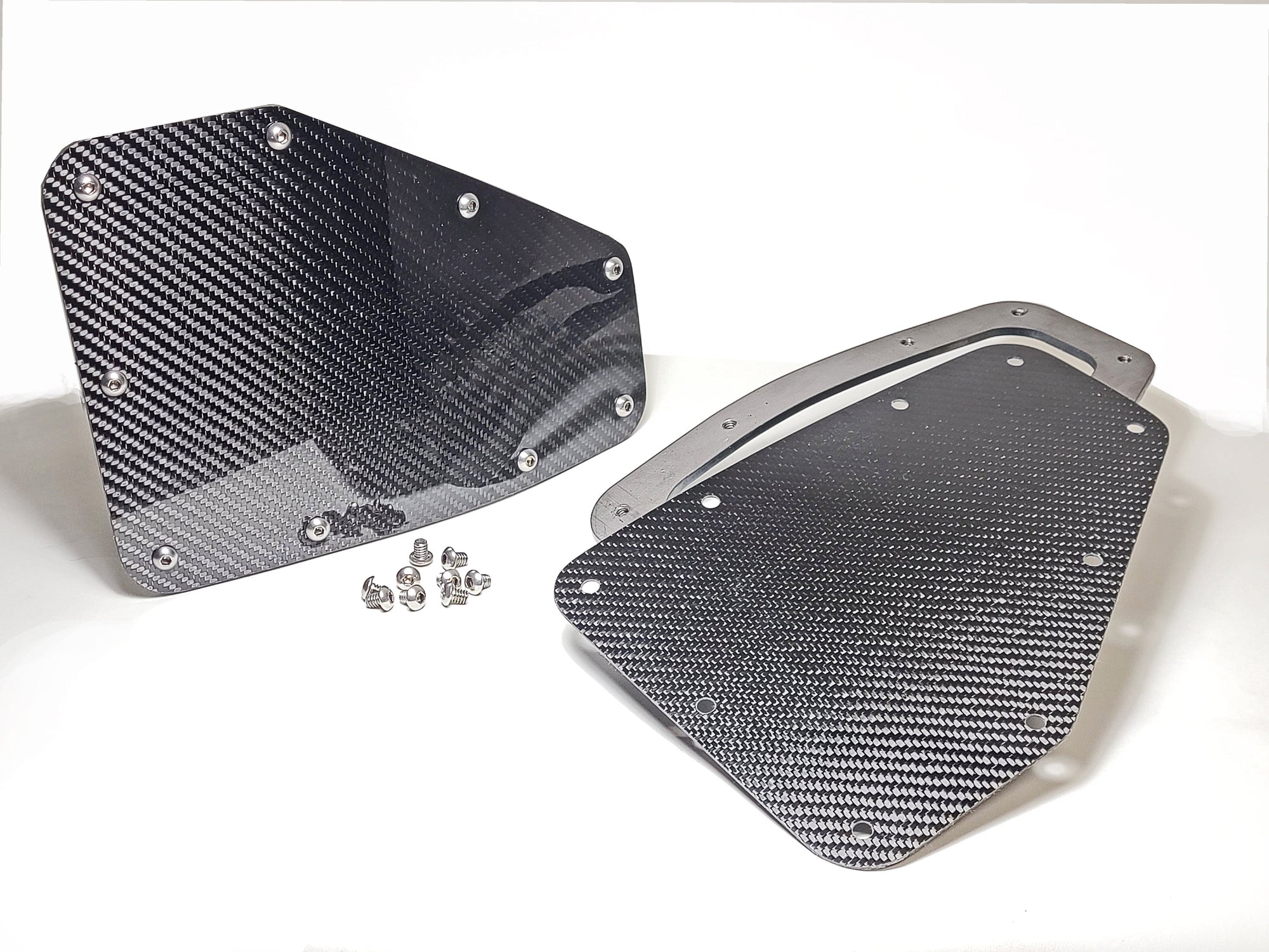 Big Washburn Windows with carbon fiber covers installed on VW Beetle rear apron for big single carb clearance