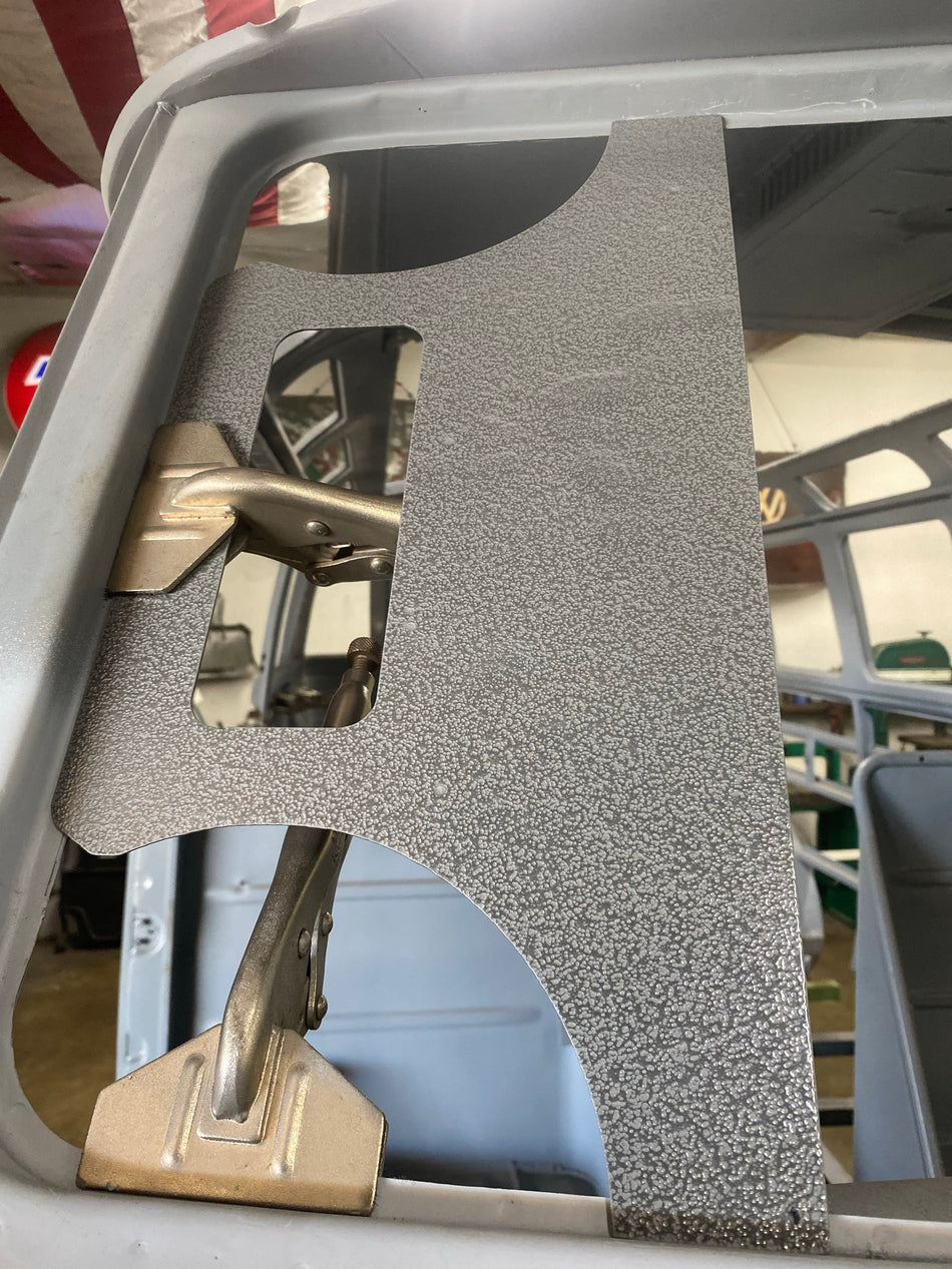 Bus: Windshield Frame Opening Fixtures for Split Bus for Bus