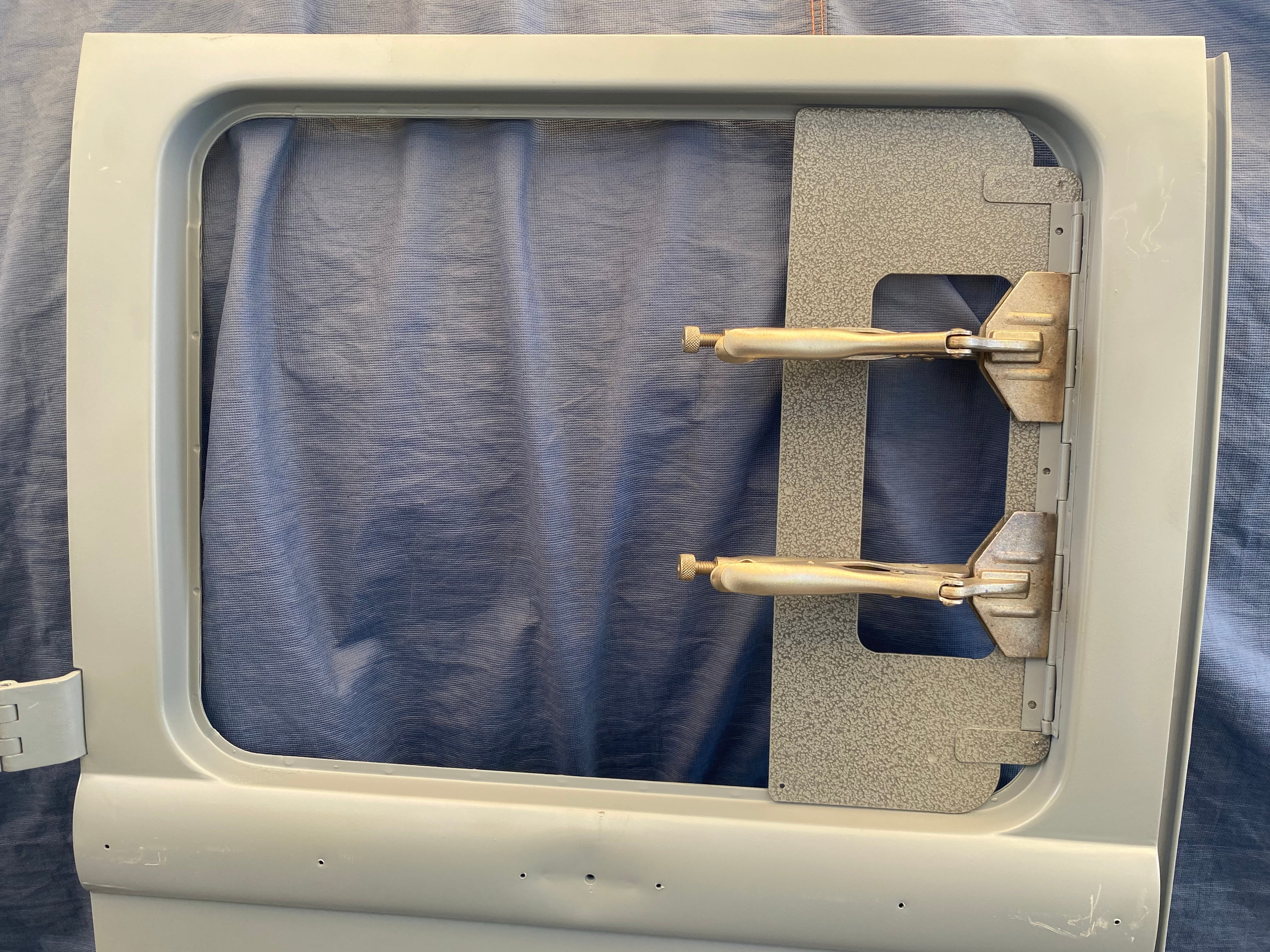 Bus: Side Window Pop Out Hinge Installation Welding Fixture for Split Bus for Bus