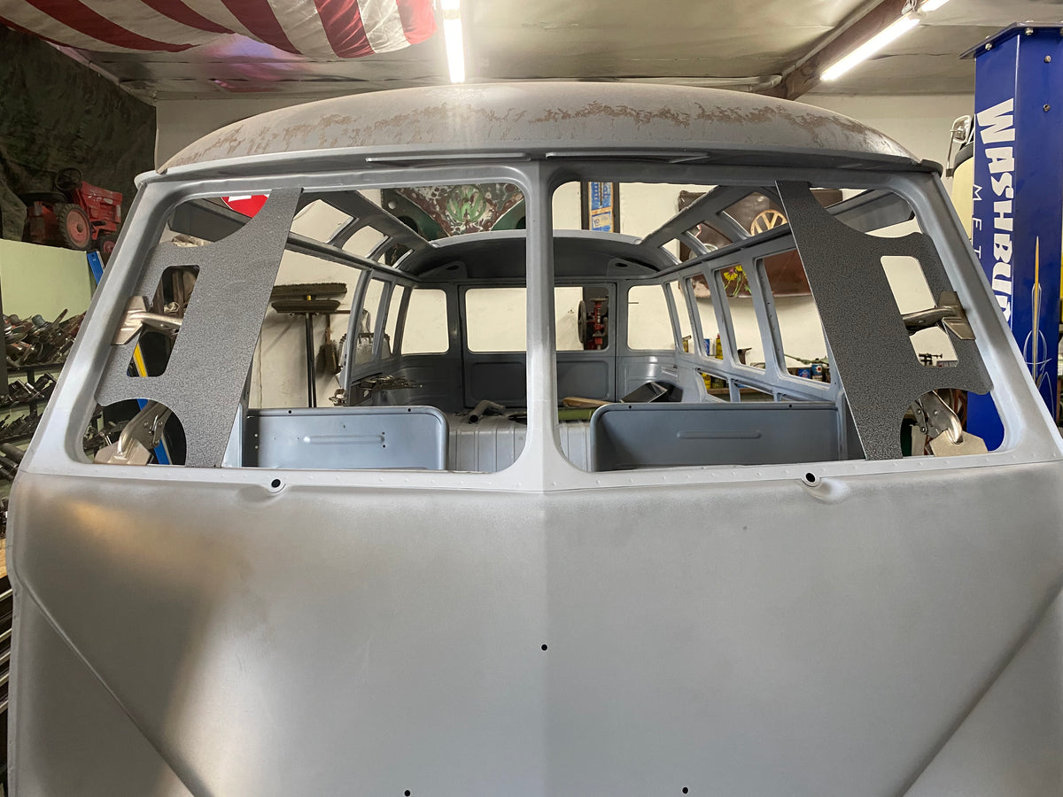 Bus: Windshield Frame Opening Fixtures for Split Bus for Bus